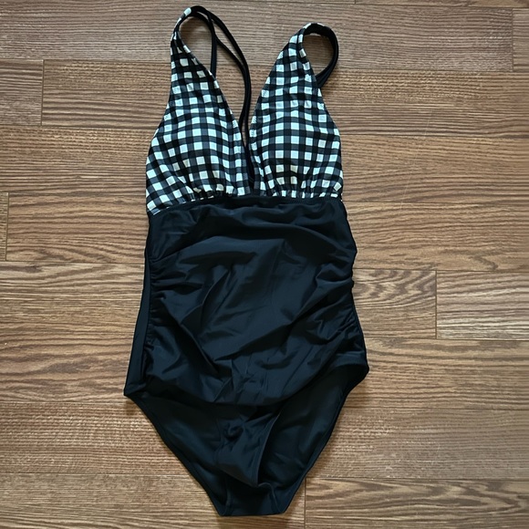 NWT Black and White Tummy Control Swimsuit - Picture 5 of 11